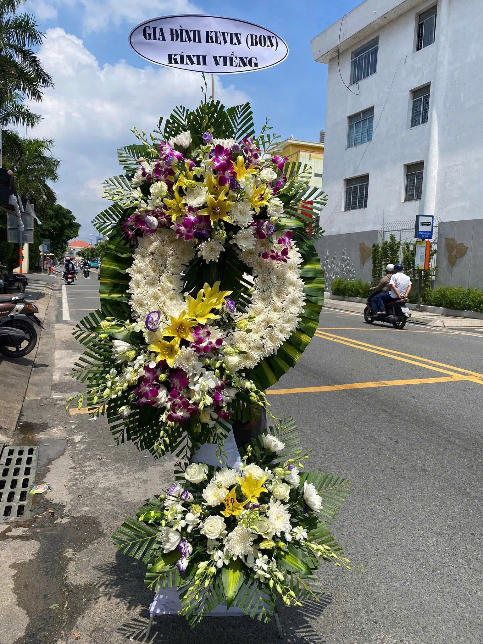 Ke hoa chia buon KHCB 42 hoa tuoi quan 12